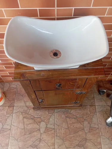 Vendi armário de banheiro vintage com cuba 500,00