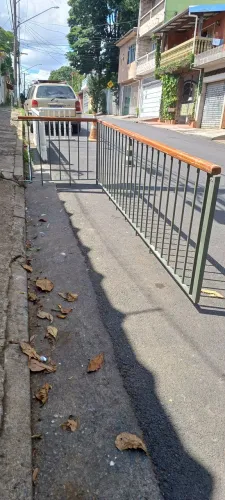 GUARDA CORPO DE FERRO COM APOIO EM MADEIRA /// R$2200,00 