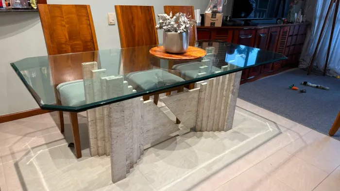 Mesa de jantar 8 lugares ( só a mesa, sem as cadeiras)