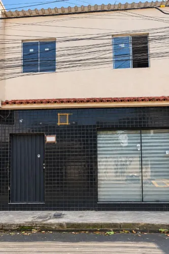 Vendo Kitnet em Santa Mônica frente para rua.