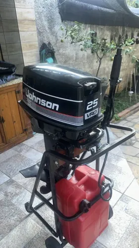 Motor de Popa Johnson 25 HP (1992)