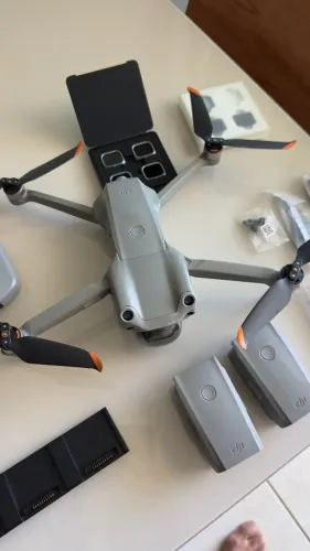 Drone DJI Airs 2S Fly Combo