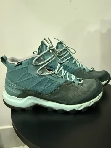 Bota para trilha