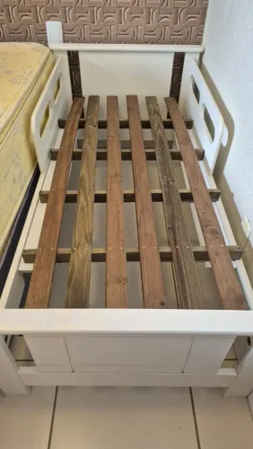 Mini cama de solteiro