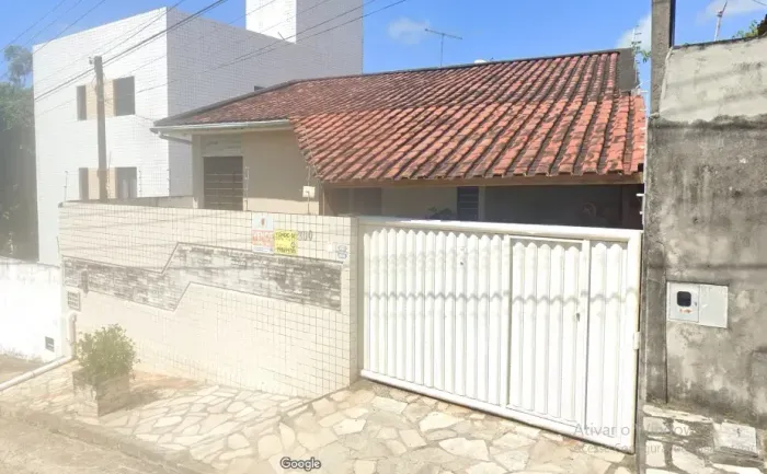 Excelente casa no Cuiá (200 m2, 3/4, sendo 01 suíte, piscina)