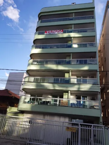 Apartamento nos Cavaleiros com 3 suítes com sol da manhã para locação