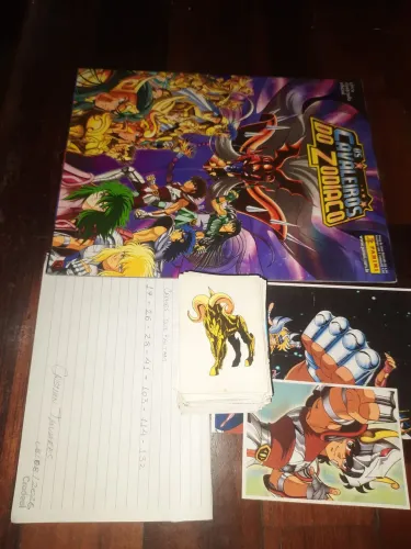Álbum de figurinhas Cavaleiros do Zodíaco