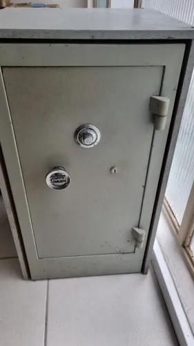 Cofre mecânico de Aço com chave e segredo