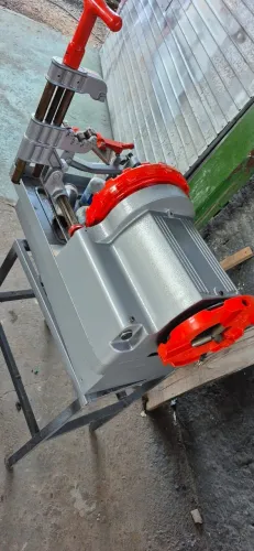 Rosqueadeira Elétrica De Tubos Industrial 1/2 A 4 Polegadas - 220V Com Cavalete