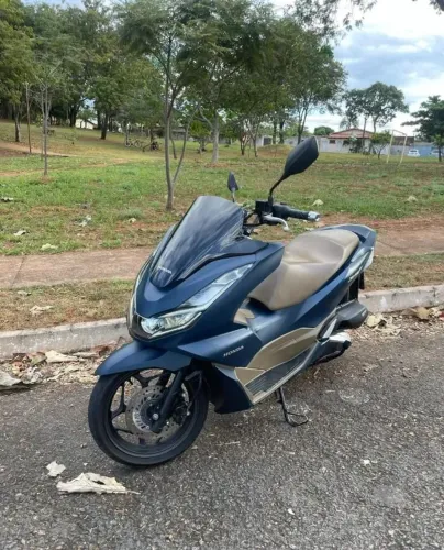 VENDO MOTO: muito bem conservada!