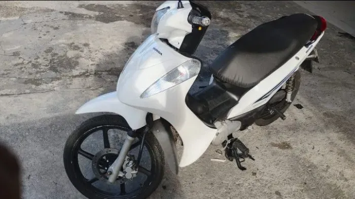 Vendo uma biz 2014 R$ 9,700