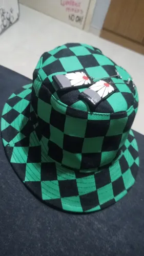 Chapéu bucket hat Demon slayer tanjiro e par d brincos artesanal