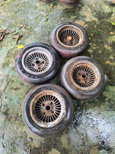 Vende-se jogo de roda 13 pra Fusca 