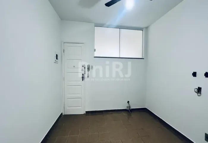 Apartamento um quarto no centro disponível para venda ou locação
