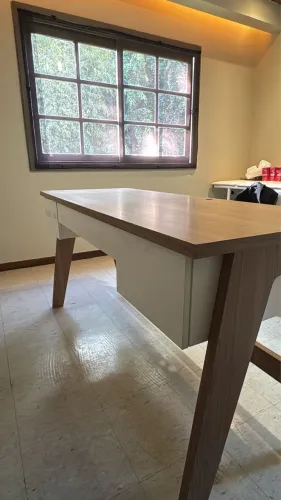 Escrivaninha Mesa Escritório 26106 Trend 3 Gavetas 150cm Hanover e Off White Bege