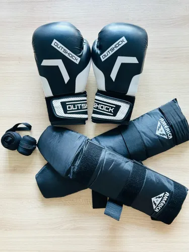 Kit Muay Thai/Kickboxing Completo - Luvas Outshock + Caneleiras + Bandagens + Bag