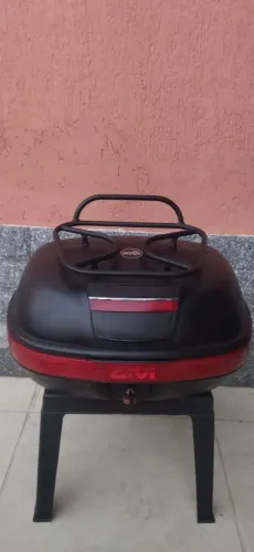 Baú ou Bauleto GIVI 46 litros com grelha