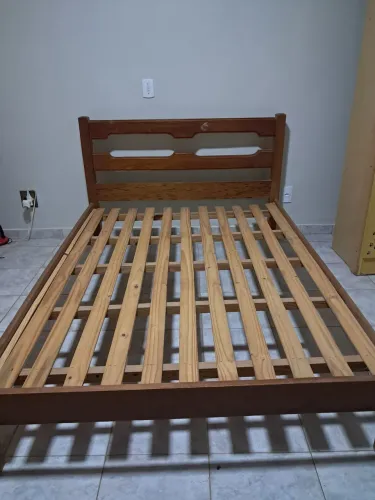 Cama de casal sem colchão