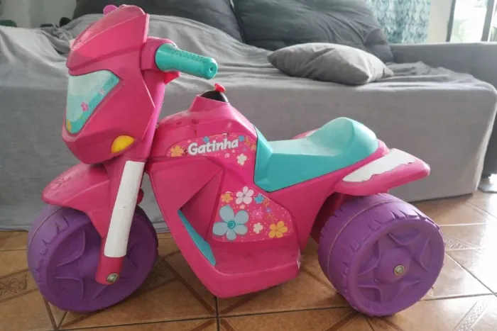 Moto elétrica gatinha