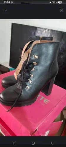 Bota cano curto número 38
