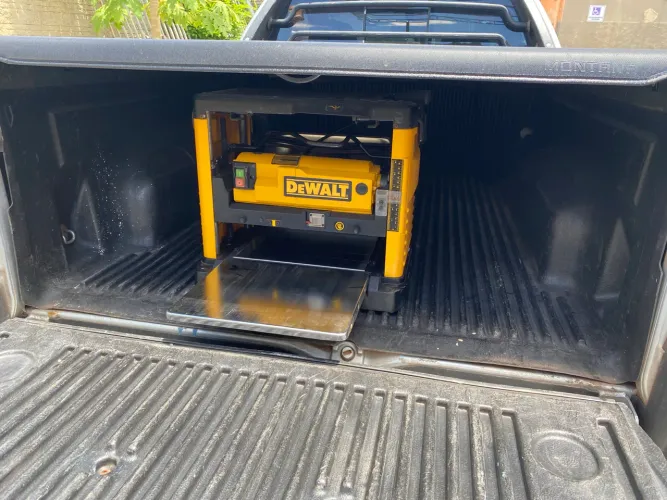 Plaina Desengrossadeira Portátil  Dewalt Modelo Dw733  220v Amarelo 220v (Usado)