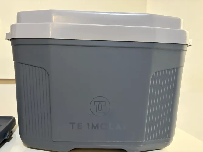Caixa térmica 20 Litros para frio e calor.