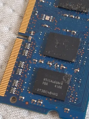 Memória RAM DDR3 4GB da marca SK Hynix
