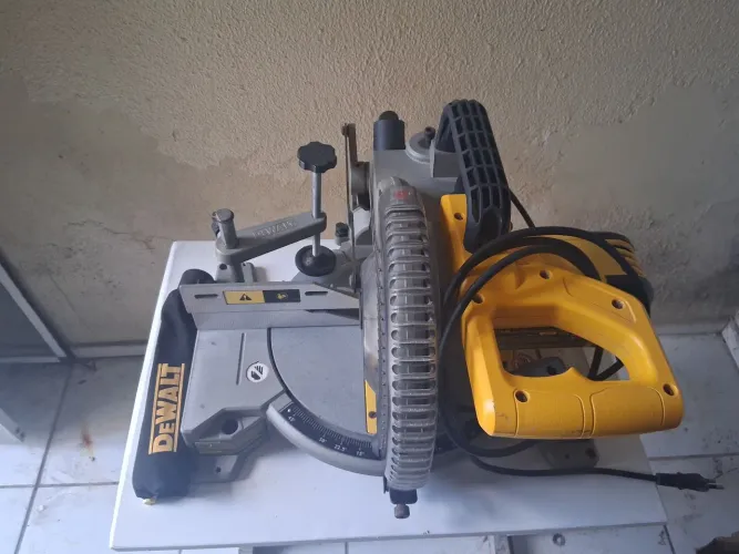 Serra de esquadria 10" DW 714 - B2 DEWALT NOVISSIMA 1,600,00 ZAP *