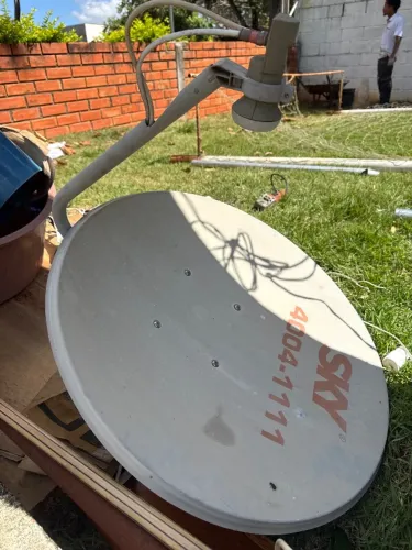 Antena SKY 60cm com LNB (Ideal p/ Nova Parabólica e Canais Livres)