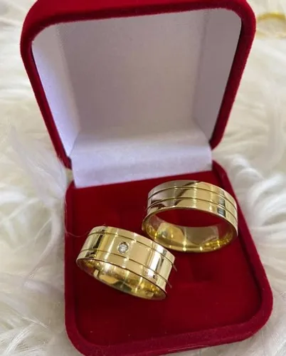 Aliança de moeda antiga legítima com uma pedra de zircônia