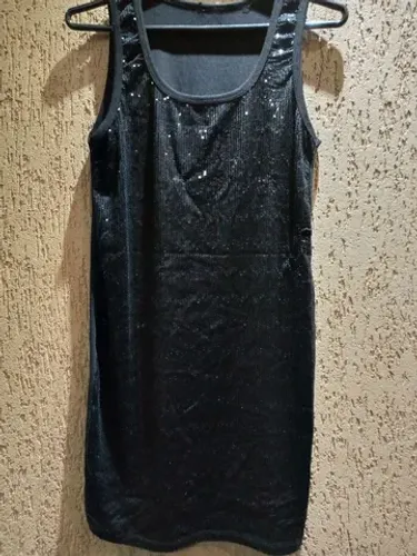 Vestido preto com paetê