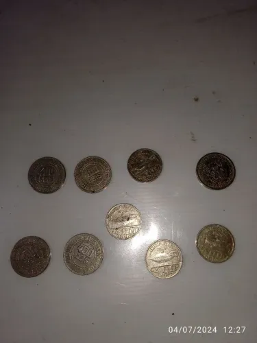 Moedas nacionais de 400 reis - décadas de 1920 e 1930. Lote com 09 peças.