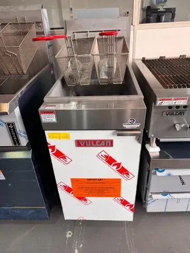 Fritadeira a Gás Vulcan LG300 capacidade 20 litros oleo com 2 cestas 