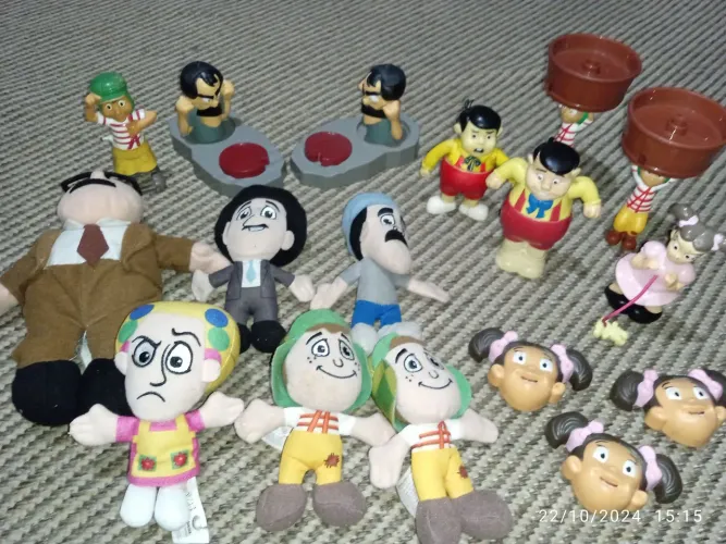 Chaves e sua turma. Coleção com 17 peças.