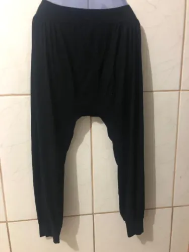 Calça de malha. Modelo saruel (P)