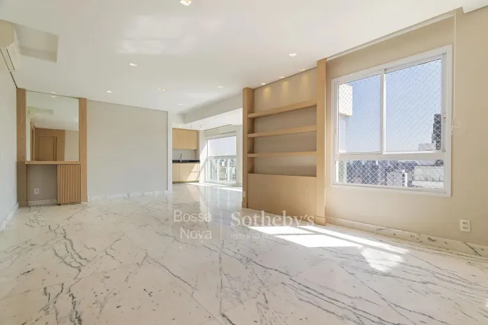 Apartamento em condomínio com quadra de tênis e varanda gourmet