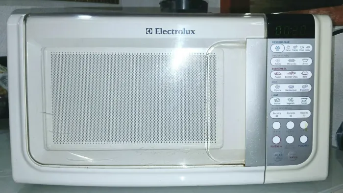 Microondas Electrolux 110Vts/23Lts, moderno, em excelente estado geral de tudo. Compare. 