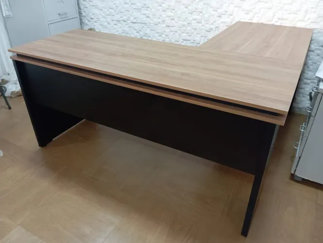 MÓVEIS DE ESCRITÓRIO MESA EM L 1,40X1,40X0,60 BORDAS ROMANAS NOVA ****LEIA A DESCRIÇÃO****