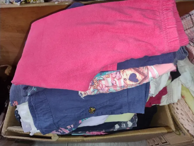 Lote de roupas infantis