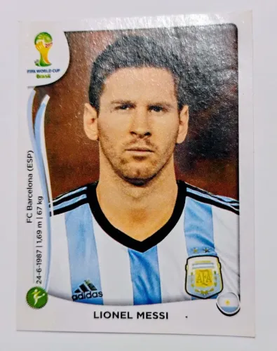 figurinha mostra o jogador de futebol Lionel Messi .