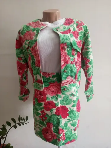 Baixou o preço! Conjunto de Jaqueta e Saia Floral Elle te Luiz. Tam. 42