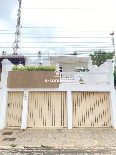 Linda casa a venda, bem próxima ao centro.