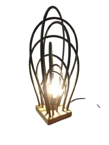 Luminária mesa com um design moderno e artístico.