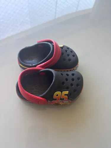 Sandália Crocs Carro - Nº C4 - R$ 40,00