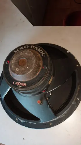 Alto falante U.S.A Kicker Solo-Baric 15 Polegadas Recondicionando 8ohm 200w RMS usado