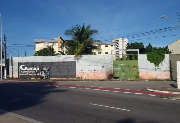 ALUGA-SE TERRENO MURADO NA AV. AGUANAMBI EM FORTALEZA CEARÁ