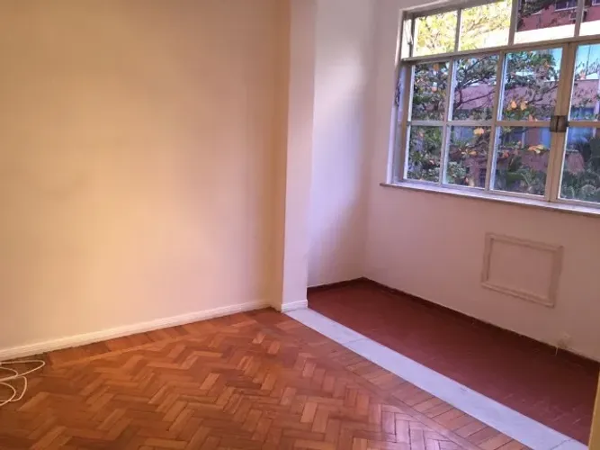 Ótimo apto de 2 quartos em Ipanema (Rua Farme de Amoedo)