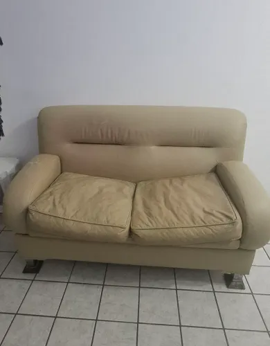Sofá de couro sintético 2 lugares 