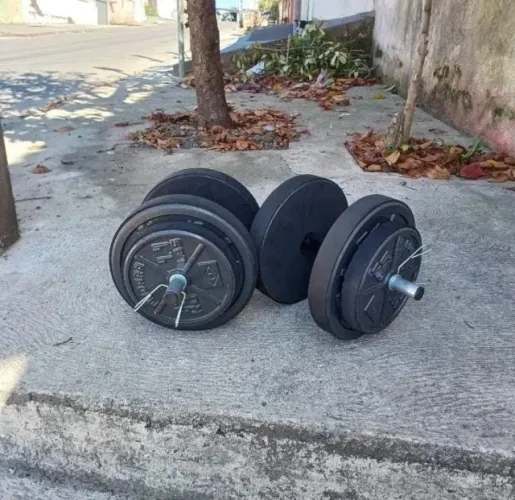 PAR DE HALTERES DE 14KG COM ANILHAS DE CONCRETO