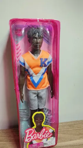 Boneco Ken Fashionista 203 negro